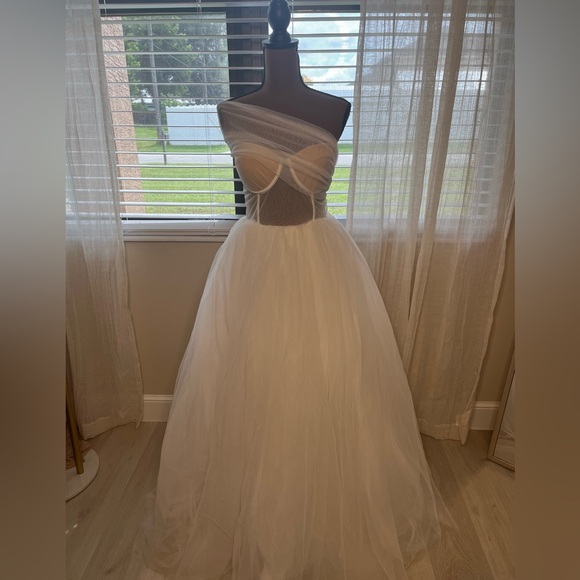 NOVA LUXE Aliya Tulle Maxi Dress in White Size XL. NWT! Never worn! - Picture 4 of 4